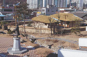 충북 옥천군 옥천읍에 있는 정지용 시인의 생가. 동아일보 자료 사진