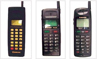 국내 최초의 2세대 휴대폰 SCH-100(가장 오른쪽)