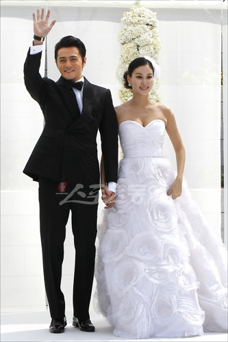 5월 부부가 된 ‘한국의 브란젤리나’ 고소영과 장동건. 스포츠동아DB