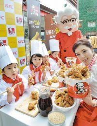 KFC가 최초로 선보인 양념치킨인 소이 시즈닝 치킨. 사진 제공 KFC