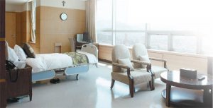 1박2일로 검진을 받을 수 있는 VIP만을 위한 57평짜리 병실. VIP들은 따로 독립된 공간인 VC센터에서 옷을 갈아입고, 휴식을 취할 수 있다. 사진 제공 서울성모병원