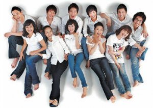 2005년 첫 무대에 오른 뮤지컬 ‘빨래’는 출연진이 일곱 번 바뀌었다. 현재 출연하는 배우들. 사진 제공 수박