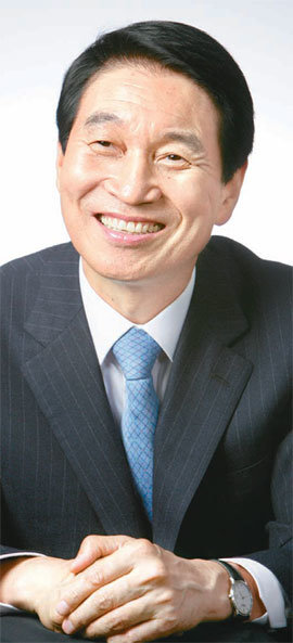 김반석 LG화학 부회장은 27일 기자간담회에서 “2006년까지는 2차 전지 사업에서 적자를 면치 못해 그룹 내에서 사업 정리에 
대한 논의가 있었다”며 “하지만 지금은 화학회사가 했으니 더 잘할 수 있었다는 공감대가 생겼다”면서 업계 선두주자로서의 자신감을 
드러냈다. 사진 제공 LG화학