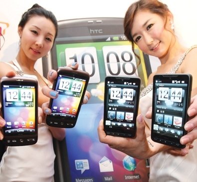 HTC의 디자이어(좌)와 HD2(우)는 운영체계가 다르지만 ‘센스 UI’라는 점은 같다