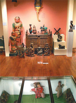‘아시아의 보물, 아시아의 목인’전에선 유물을 만지거나 체험하면서 아시아 각국의 문화를 접할 수 있다. 사진 제공 목인박물관