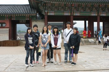 하이스트 학원 일산후곡캠퍼스의 자기주도 학습전형 대비반 학생들이 ‘창의적 체험활동 프로그램’의 일환으로 서울 경복궁을 방문했다. 사진 제공 ㈜타임교육