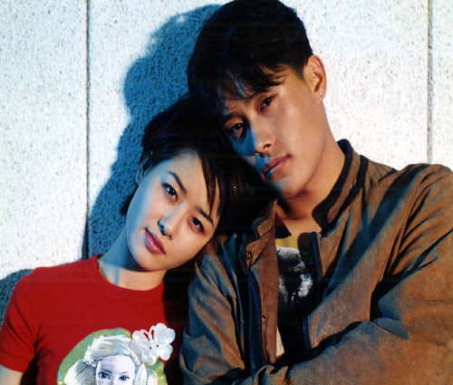 TV에서 청춘스타로 활약하던 1996년 당시의 이병헌. 왼쪽은 정선경. 동아일보 자료사진