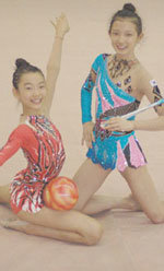 리듬체조 신라이벌 이수린(오른쪽)과 천송이가 13일 소년체전 리듬체조 경기가 열린 대전여고 체육관에서 포즈를 취했다. 대전=유근형 기자