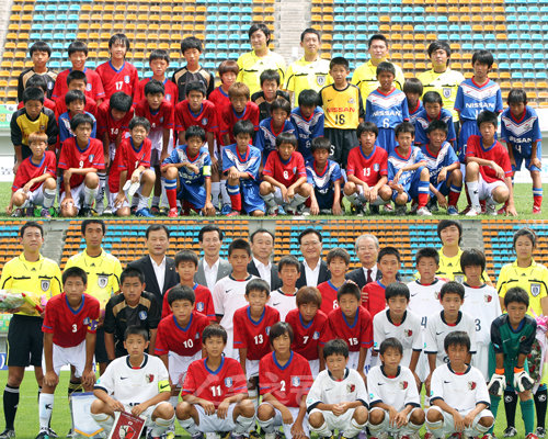 한국 유소년 축구팀 화랑-충무(아래사진).