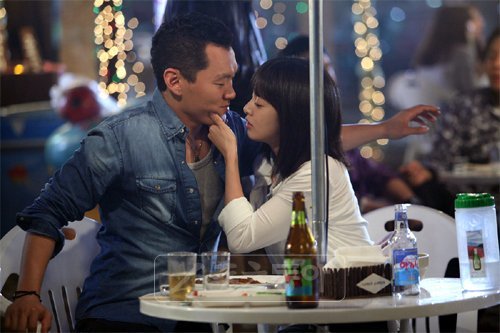 영화 ‘그랑프리’에서 배우 김태희와 양동근의 ‘포차 키스’ 장면