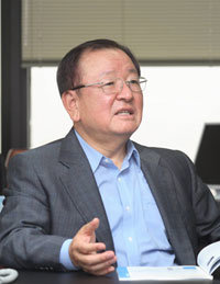 강만수 위원장은 19일 동아일보와의 인터뷰에서 “한국이 건국 이래 절호의 기회를 맞이했다”며 공격적 재정정책과 적극적인 기업지원을 강조했다. 사진 제공 국가경쟁력강화위원회