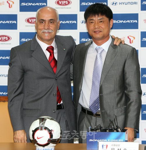 FC서울 넬로 빙가다 감독(왼쪽)과 수원 삼성 윤성효 감독.