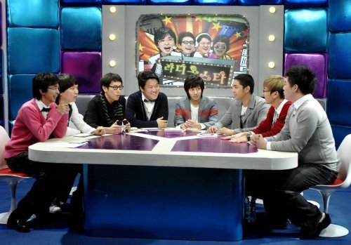 MBC '라디오스타' 중장년층에게는 비속어가 남발되는 불편한 방송이지만, 젊은이들에게는 최신 트렌드를 알 수 있는 유익한 방송이다.