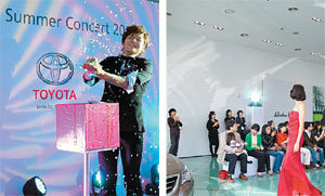 한국토요타자동차는 전국 5개 토요타 쇼룸에서 어린이들을 위한 마술쇼를 선보였다(왼쪽). 폭스바겐코리아는 지난해 가을 서울 강남구에 있는 대치동 쇼룸에서 명품 브랜드 페라가모와 함께 ‘2009 가을·겨울 컬렉션’ 패션쇼를 열었다. 사진 제공 각 회사