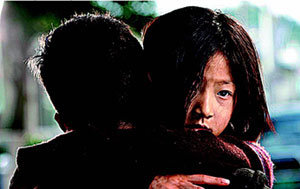 김새론 양이 배우 원빈과 함께 출연한 영화 ‘아저씨’. 사진 제공 GP베이직엔터테인먼트