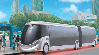 버스와 전차의 장점을 모은 바이모달 트램은 기존의 도로 밑에 깔린 자성 레일을 따라 달린다. 기존의 버스정류장을 이용할 수 있어 건설비용을 줄일 수 있다. 최고 시속80km. 사진 제공 한국철도기술연구원