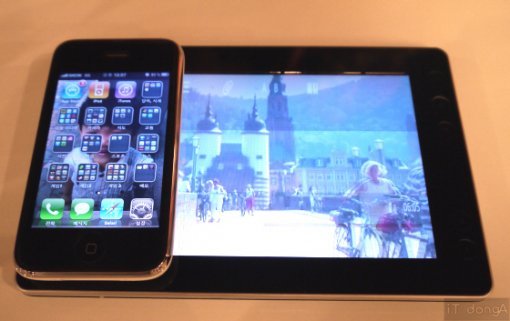 아이폰 3Gs와의 크기 비교