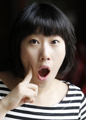 27살 아가씨 김영희는 "아줌마 분장을 해서 그런지 시청자들이 실제로 내가 30대 아줌마인 줄 안다"며 억울한 표정이었다. 전영한 기자 scoopjyh@donga.com