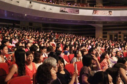 이날 콘서트에는 국내 지방 팬은 물론 중국, 대만, 싱가포르, 일본 등 아시아 각지에서 팬들이 1000명 이상 몰렸다.