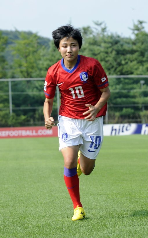여자축구 U-20 대표팀에 이어 U-17 대표팀까지 FIFA 주관 대회에서 연이어 좋은 성적을 거두며 한국축구의 위상을 높여주고 있다. U-17 대표팀 스트라이커 여민지.