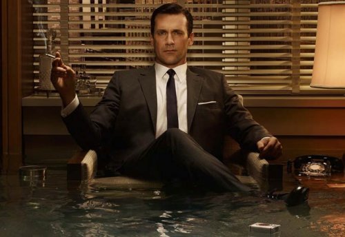 '매드맨' 시즌3 시작 당시 AMC에서 공개한 이미지컷. 사무실 의자에 앉아 물 속으로 가라앉는 도널드 드레이퍼.