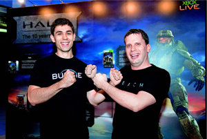 지난달 내한한 ‘헤일로 리치’ 게임 개발자들. 데이비드 앨런 수석PD(왼쪽)와 크리스 옵달 수석디자이너. 사진 제공 한국마이크로소프트