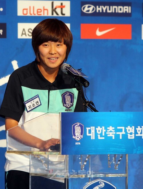 지소연이 세계적인 스포츠 용품업체 아디다스와 후원 계약을 맺은 것으로 알려졌다. 이를 계기로 여자축구에도 스폰서 시대가 도래 할 지 관심이 모아진다. 스포츠동아DB