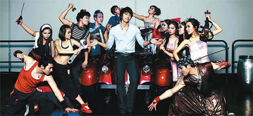 코믹적 요소를 곳곳에 배치해 국악을 재미있게 풀어냈다. 가운데는 홍보대사 송승헌 씨. 사진 제공 해라