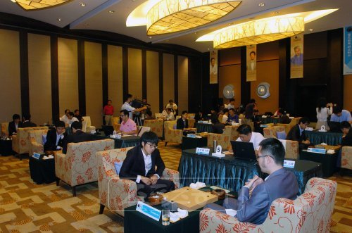 9월 7일부터 10일까지 중국 쑤저우에서 열린 제15회 삼성화재배 월드바둑마스터스 본선 32강전에서 참가기사들이 대국을 하고 있는 모습.