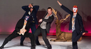 9일 무대에 오른 이스라엘 안무가 요시 베르그와 오데드 그라프의 공동안무작 ‘네 남자, 앨리스,바흐, 그리고 사슴’. 사진 제공 서울세계무용축제