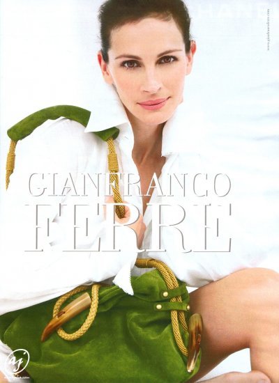 2005년 이탈리아 패션 하우스인 ‘지안프랑코 페레(Gianfranco Ferre)’가 새로운 광고 캠페인의 모델로 줄리아 로버츠를 기용. 사진 제공 조벡