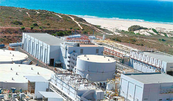 바닷가 ‘물공장’ 이스라엘 서쪽 지중해변에 있는 물 기업 GES의 해수 담수화 설비. 이스라엘은 해수 담수화를 통해 2013년 생활용수의 30%를 바닷물로 만든 물로 대체하는 계획을 추진하고 있다. 사진 제공 GES