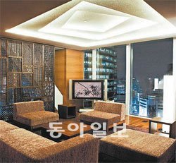 파크하얏트서울은 11월 9∼15일 모든 객실에서 작가 이이남 씨의 미디어아트 작품을 선보인다. 사진 제공 파크하얏트서울