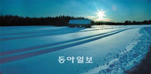 푸른색이 감도는 핀란드 투르쿠 지방의 설경. 2010년 2월 양성원 촬영.