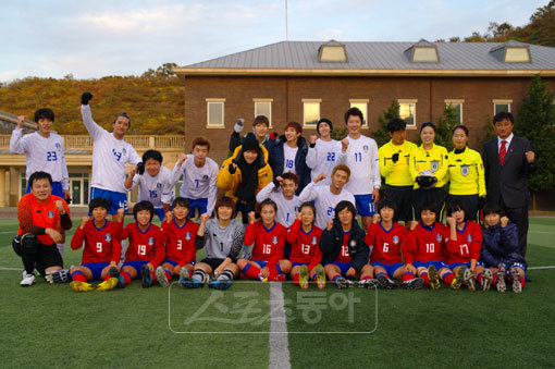 2PM, ‘오즐’ 멤버, 2010 FIFA U-17 여자 월드컵 축구대표팀.［사진제공=MBC］