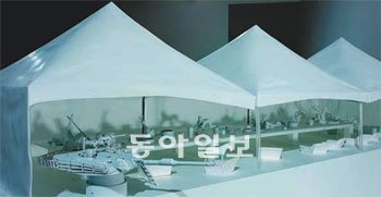 인간의 욕망이 빚어낸 인공산수를 모형으로 표현한 이정배씨의 ‘Festival’.사진 제공 갤러리 현대