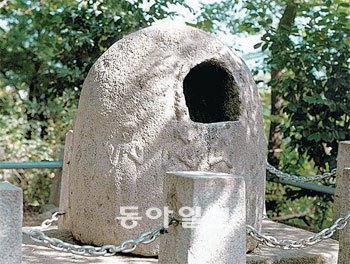 신라시대 사찰로 고려 말 왜구 침입 때 소실된 울산 태화사의 유일한 유물인 태화사지12지상부도. 사진 제공 울산시