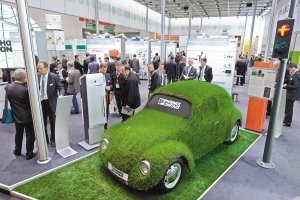 9일(현지 시간) 개막해 12일까지 독일 뮌헨에서 열리는 ‘일렉트로니카 2010’에서 독일의 공장 자동화 기계 생산업체인 ‘피닉스 콘택트’는 이번 박람회의 테마인 ‘자동차’와 ‘환경’에 걸맞게 잔디로 뒤덮인 자동차를 선보여 눈길을 끌었다. 사진 제공 일렉트로니카 2010