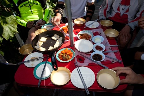 연미정 주막집 할머니가 차려준 소박한 주안상.