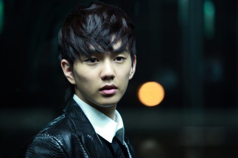 극중 신은경이 사산한 것으로 알고 있는 딸 서우와 남편의 애인이 낳았지만 자신이 낳은 것으로 위장해 키워 온 아들 유승호는 비극적인 사랑을 나누게 된다. 사진제공 와이트리미디어.