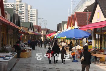 강원]춘천 풍물시장 노점상 갈등 해소｜동아일보