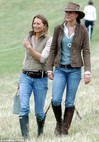 캐롤 미들턴(왼쪽)이 2006년 딸 케이트 미들턴과 함께 찍은 사진. 다이어트에 성공한 현재보다 조금 더 살찐 모습이다. (사진출처=데일리 메일)