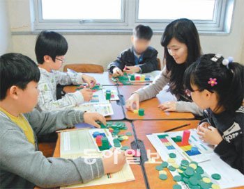 겨울방학은 한 학년을 마무리하고 다음 학년을 준비해야 하는 시기다. 수학·과학 학습계획을 세울 땐 학년 간, 단원 간 연계성에 주의해야 한다. 동아일보 자료사진