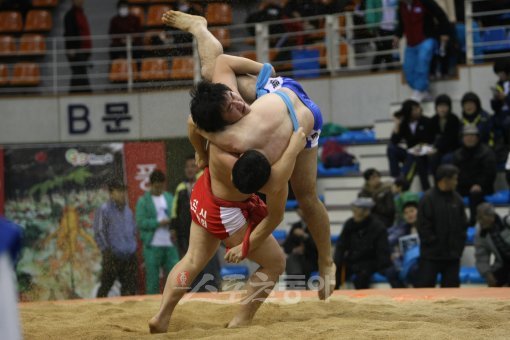 올해 22회를 맞는 ‘2010 전국씨름왕선발대회’가 2일부터 5일까지 경상북도 문경시 문경실내체육관에서 열린다. 스포츠동아DB