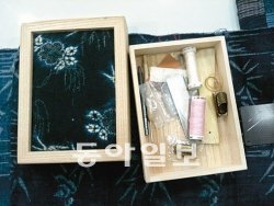 일본 전통 천을 사용해 만든 구로하 씨의 바느질도구함.