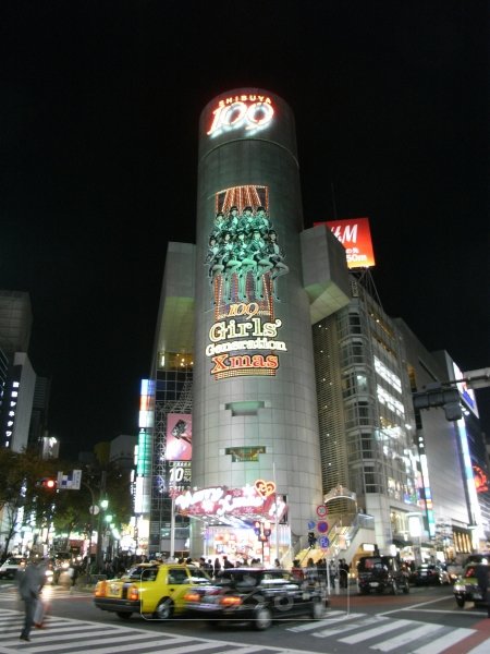 ‘시부야 거리를 점령한 소시’소녀시대가 일본 도쿄 시부야의 대표 백화점 ‘시부야 109’의 외벽에 초대형 일루미네이션(전광장식)으로 등장해 일본 내 인기를 실감케 했다