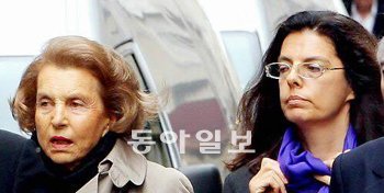 로레알그룹 대주주인 릴리안 베탕쿠르 씨(왼쪽)와 딸 프랑수아즈 씨. 동아일보 자료 사진