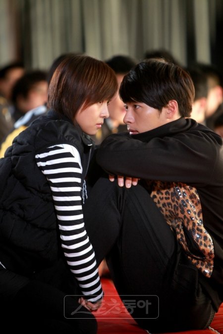 ‘시크릿 가든’에서 하지원과 현빈이 가장 가슴 설레이는 장면으로 꼽은 윗몸일으키기 장면.