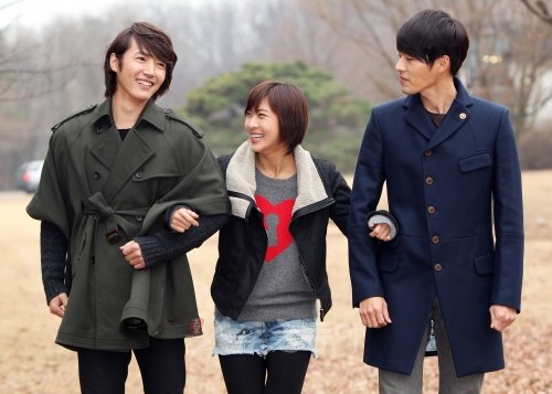 주말 안방극장을 판타지 세계에 빠지게 한 SBS 드라마 ‘시크릿 가든’의 세 주인공. 왼쪽부터 현빈, 하지원, 윤상현. 이들은 드라마 인기에 대해 “두근거리는 설렘이 있기 때문”이라고 입을 모았다.