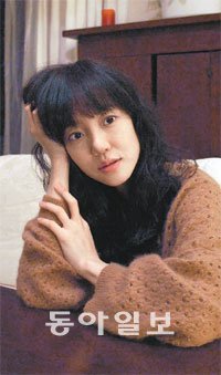 임수정은 맑고 깨끗한 피부 덕에 별명이 ‘크리스털 임’이다. 그는 “세수할때 15분가량 공을 들여 깨끗이 씻는다”고 귀띔했다. 조윤선 동아닷컴 기자 zowook@donga.com